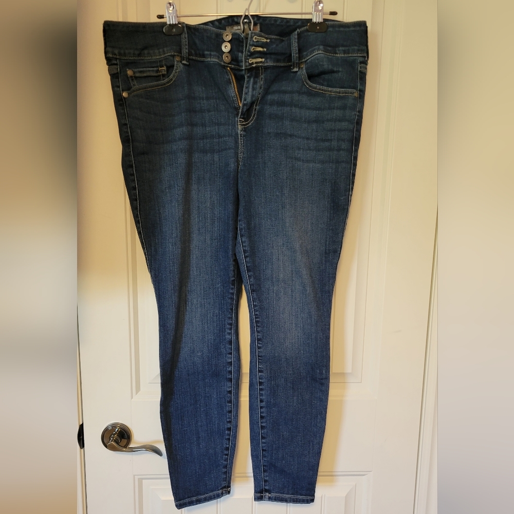 Torrid Super Soft High-Rise Jegging/Skinny Jeans - Size 16 Short